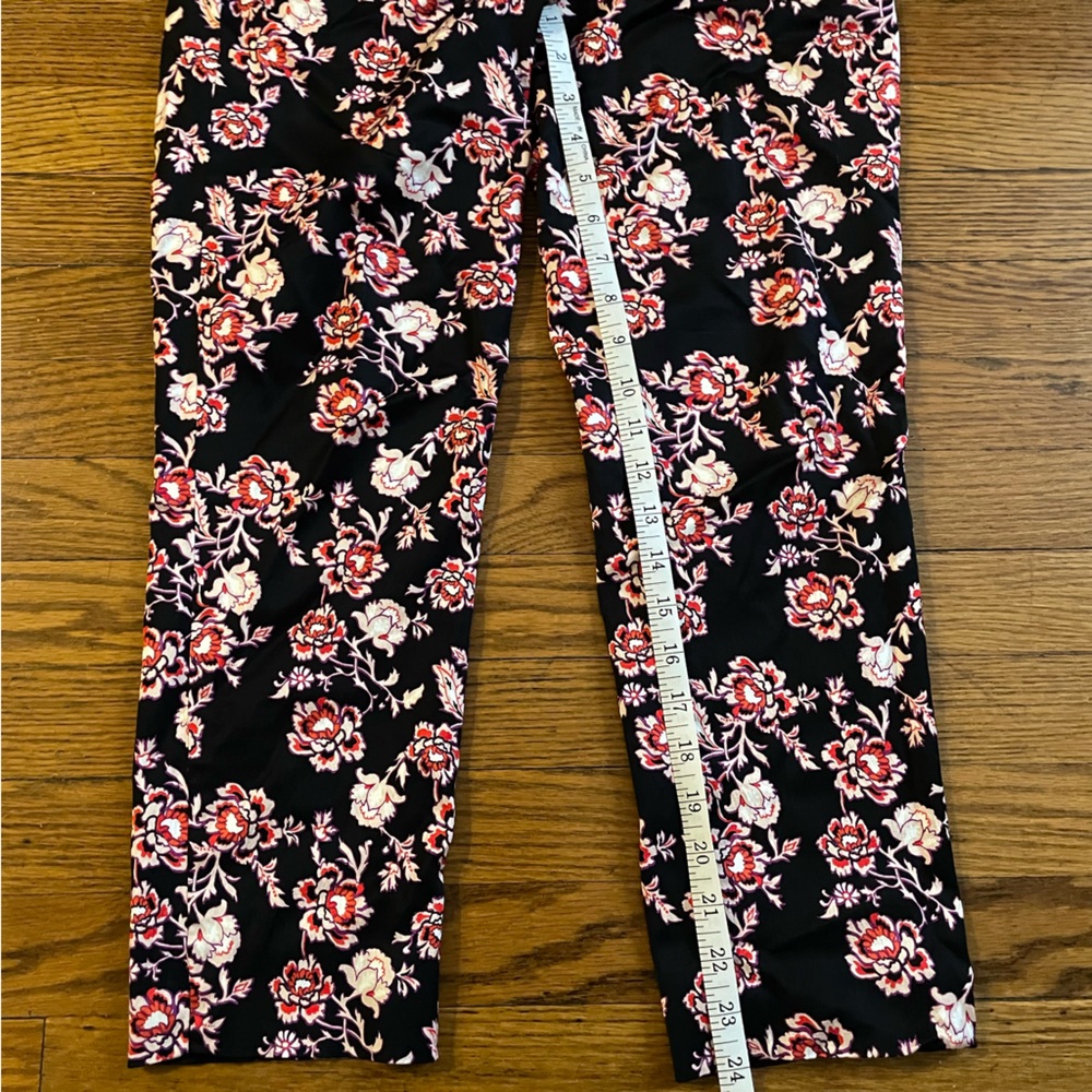 Ann Taylor Black and Pink Floral Patterned Low Rise Capri Pants with Pockets - Picture 3 of 8